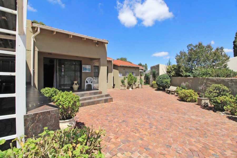 7 Bedroom Property for Sale in Ormonde Gauteng