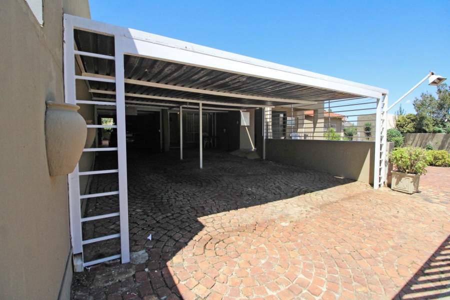 7 Bedroom Property for Sale in Ormonde Gauteng