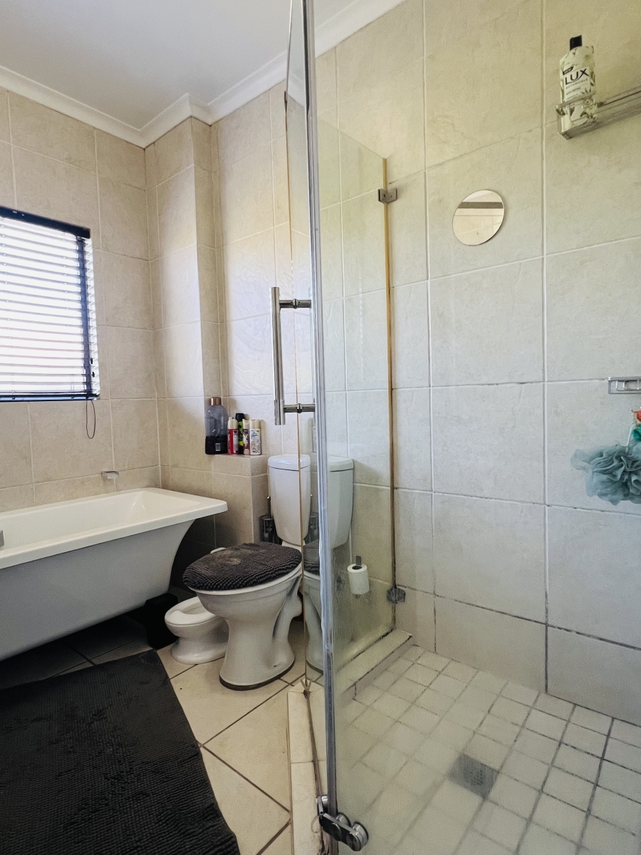 2 Bedroom Property for Sale in North Riding Gauteng