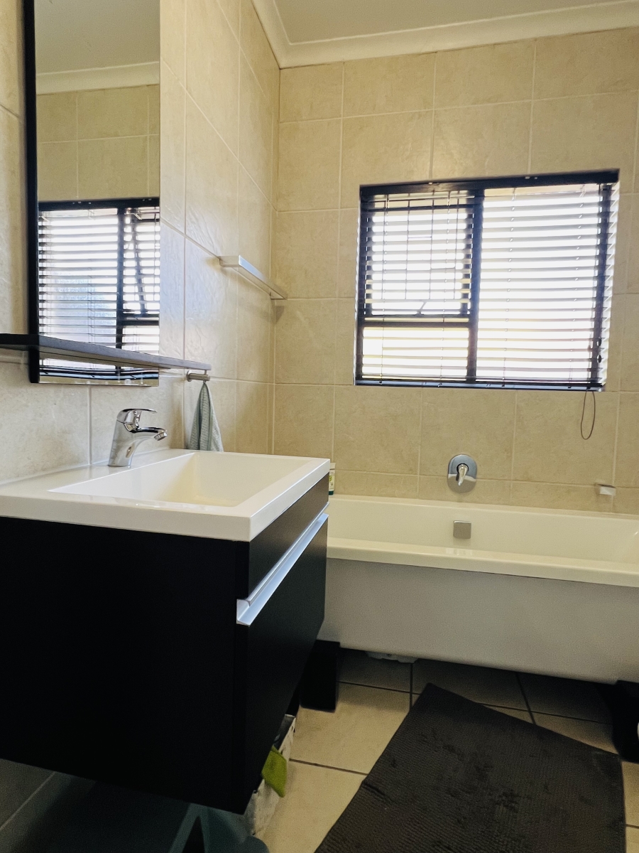 2 Bedroom Property for Sale in North Riding Gauteng