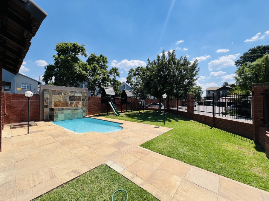 2 Bedroom Property for Sale in North Riding Gauteng