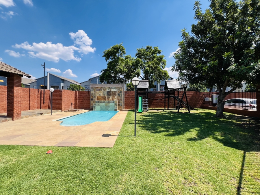 2 Bedroom Property for Sale in North Riding Gauteng