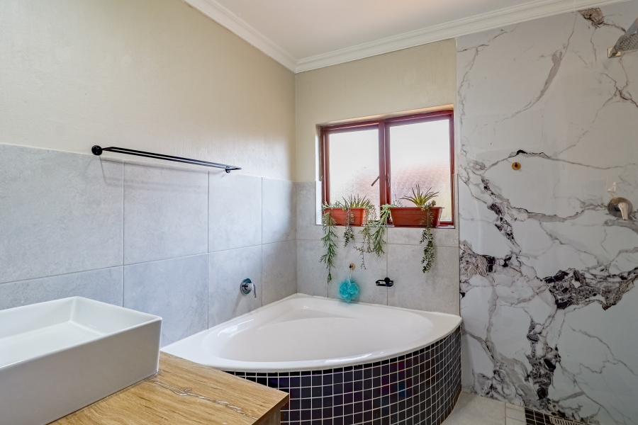 3 Bedroom Property for Sale in Silver Lakes Golf Estate Gauteng