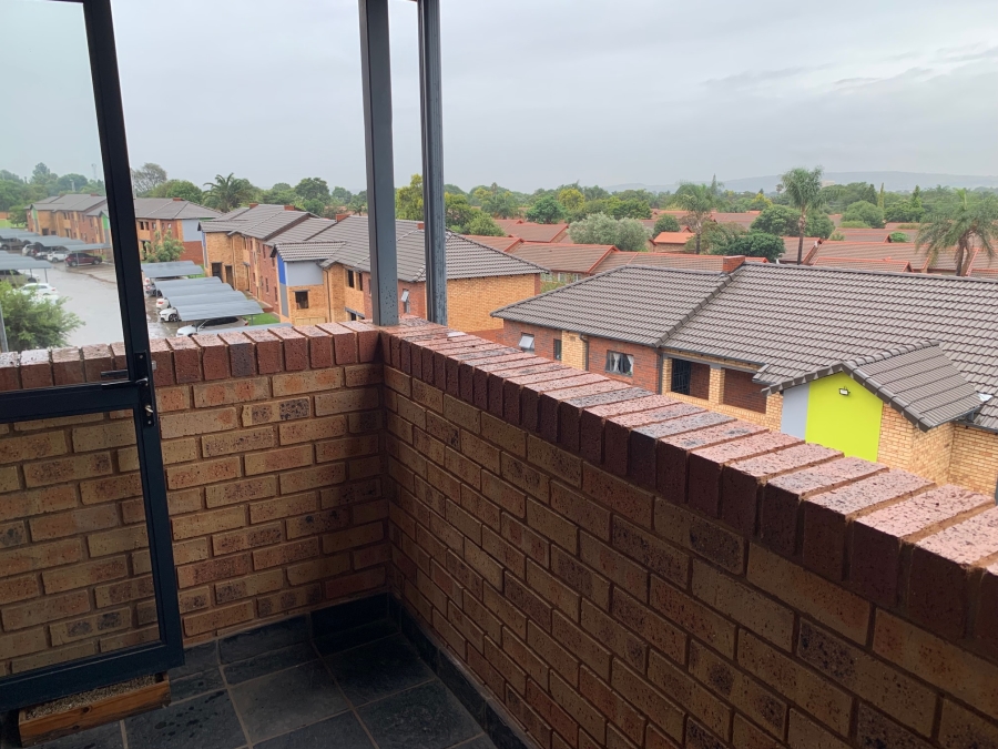 2 Bedroom Property for Sale in La Montagne Gauteng