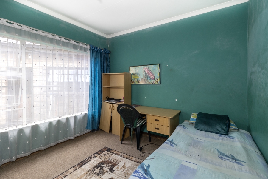 5 Bedroom Property for Sale in Faerie Glen Gauteng