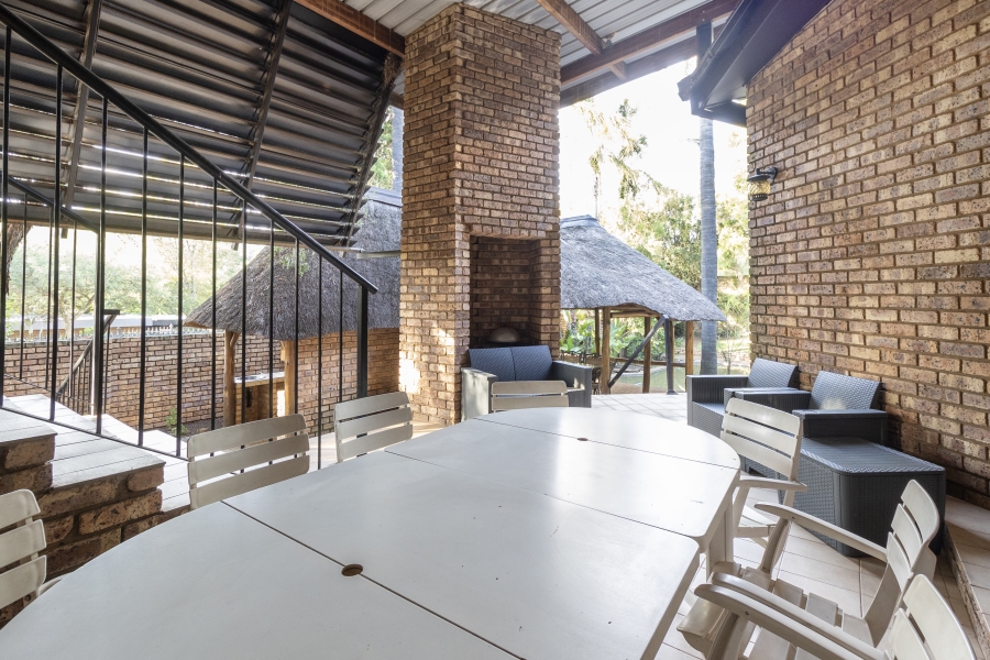 5 Bedroom Property for Sale in Faerie Glen Gauteng