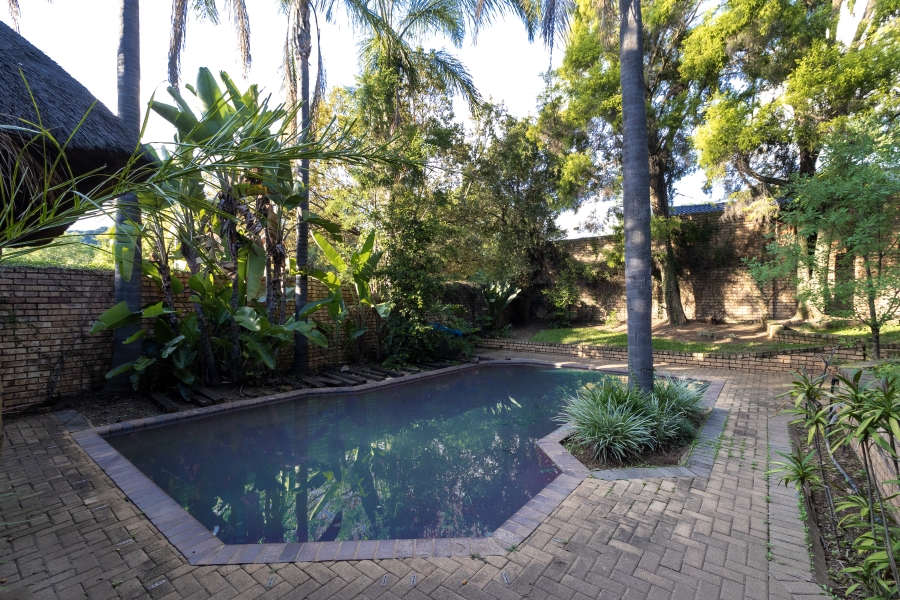 5 Bedroom Property for Sale in Faerie Glen Gauteng