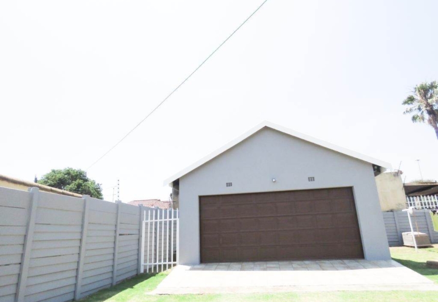 3 Bedroom Property for Sale in Verwoerdpark Gauteng