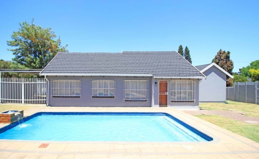 3 Bedroom Property for Sale in Verwoerdpark Gauteng