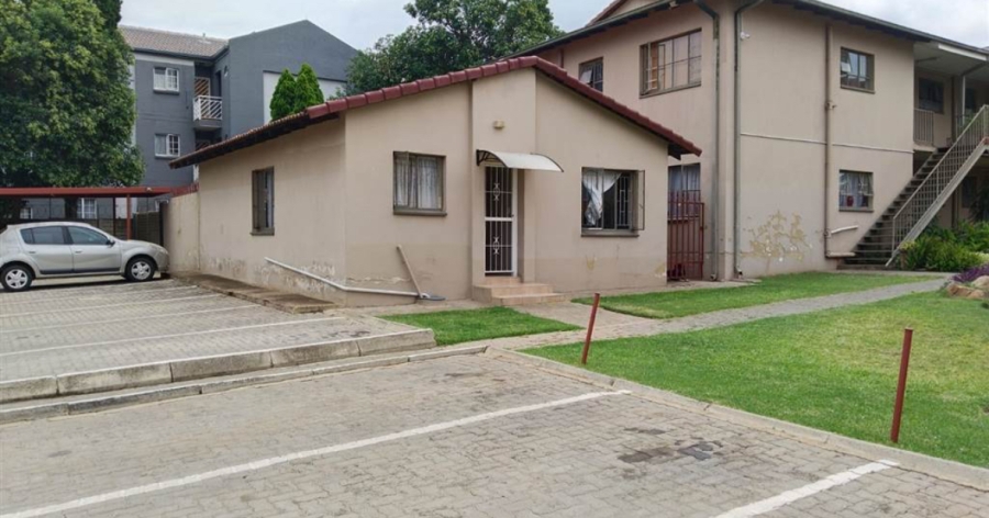 2 Bedroom Property for Sale in Verwoerdpark Gauteng