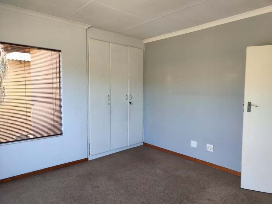 To Let 3 Bedroom Property for Rent in Three Rivers Gauteng