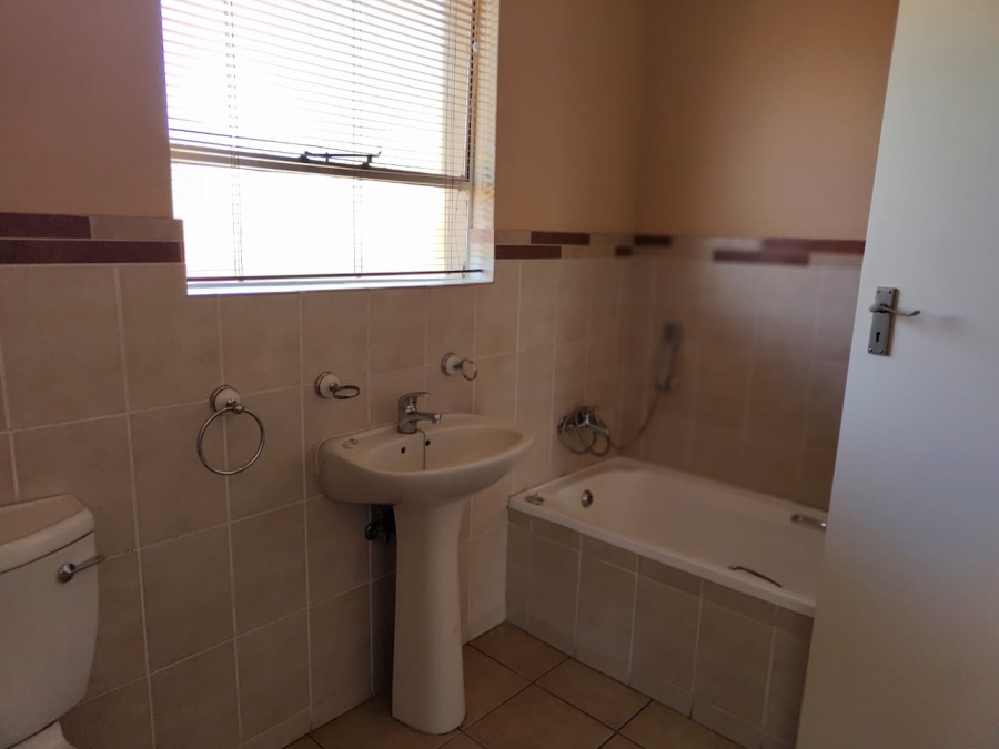 To Let 3 Bedroom Property for Rent in Three Rivers Gauteng