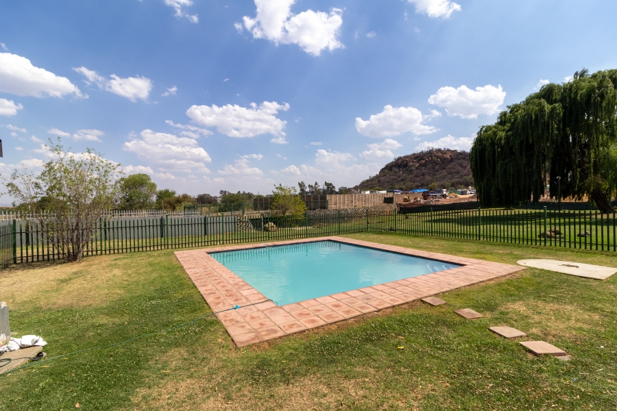 To Let 2 Bedroom Property for Rent in Mulbarton Gauteng