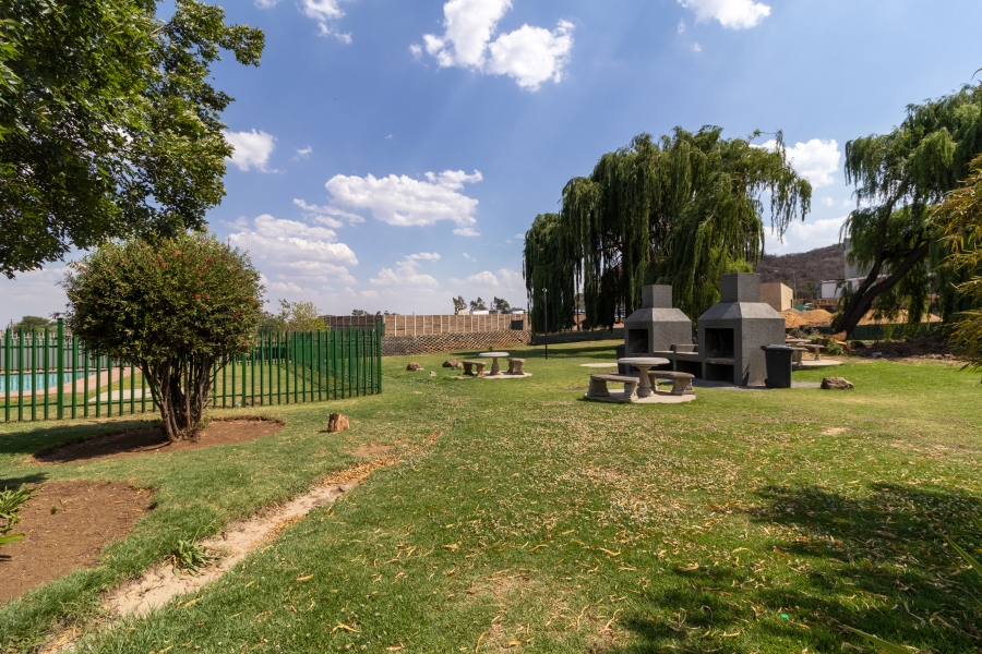 To Let 2 Bedroom Property for Rent in Mulbarton Gauteng