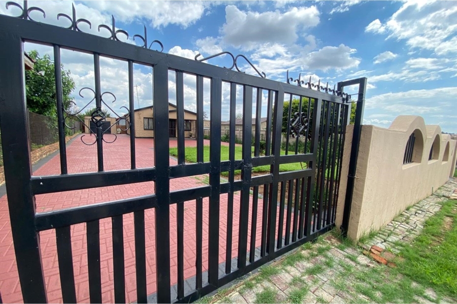 2 Bedroom Property for Sale in Sebokeng Zone 6 Gauteng