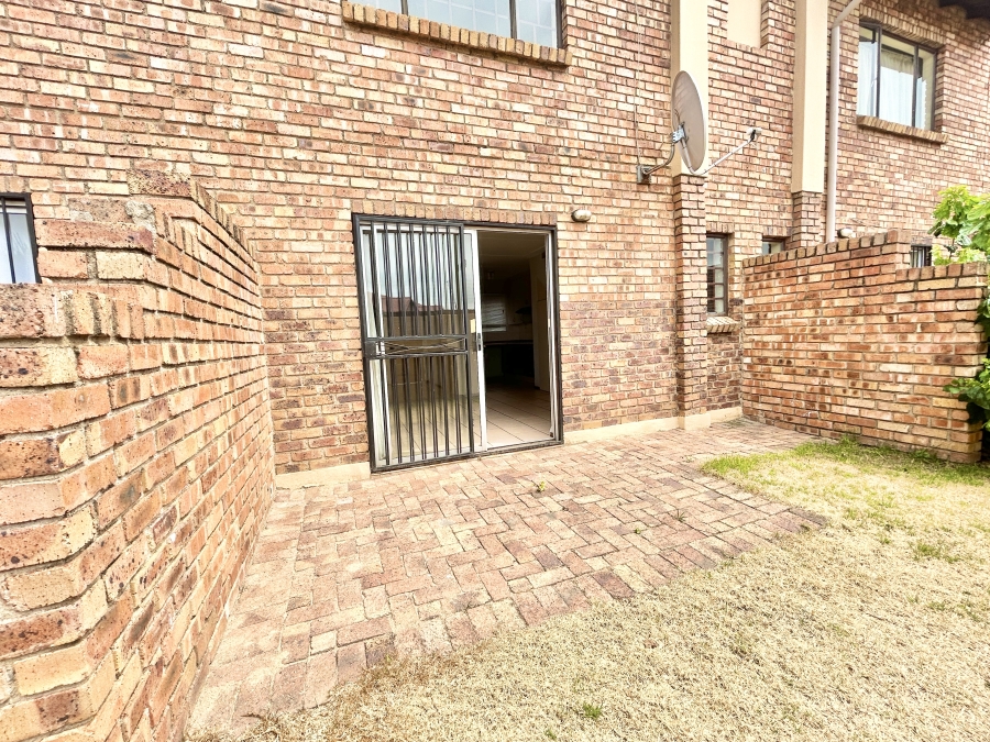 To Let 2 Bedroom Property for Rent in Halfway Gardens Gauteng