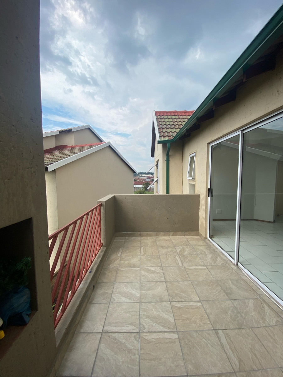 2 Bedroom Property for Sale in Bromhof Gauteng