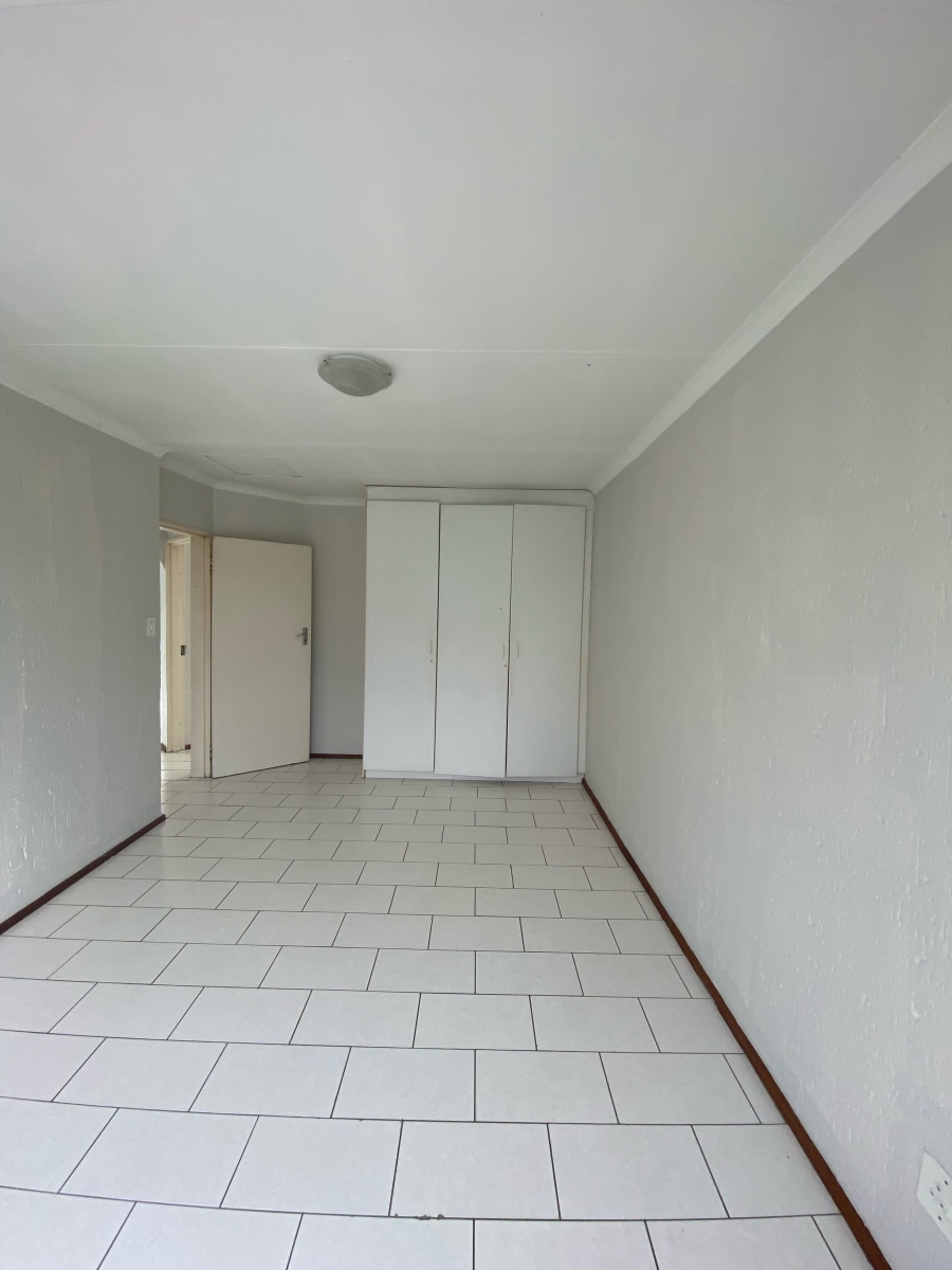 2 Bedroom Property for Sale in Bromhof Gauteng