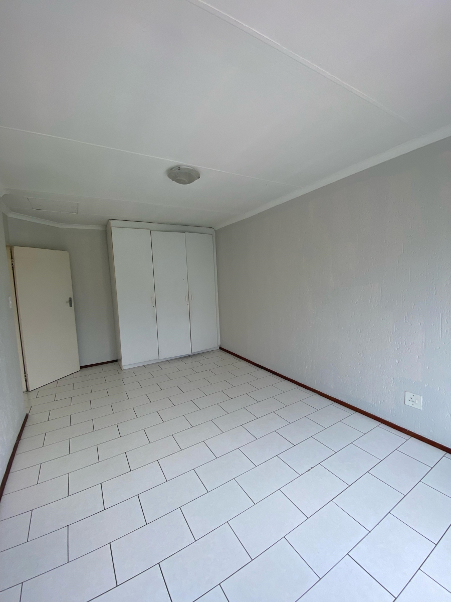 2 Bedroom Property for Sale in Bromhof Gauteng