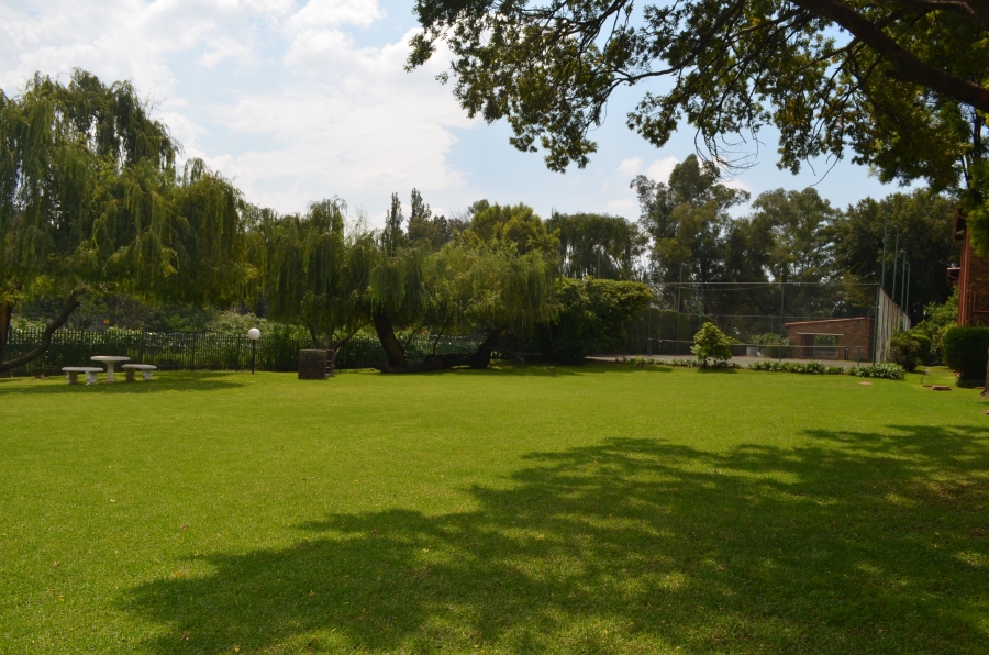 To Let 2 Bedroom Property for Rent in Atholl Gardens Gauteng