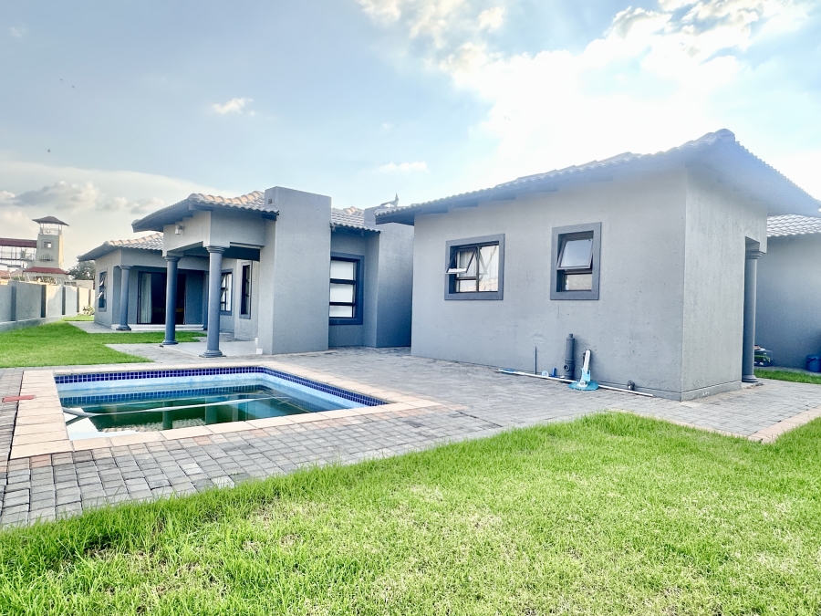 To Let 4 Bedroom Property for Rent in Savannah Country Estate Gauteng