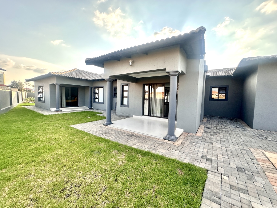 To Let 4 Bedroom Property for Rent in Savannah Country Estate Gauteng