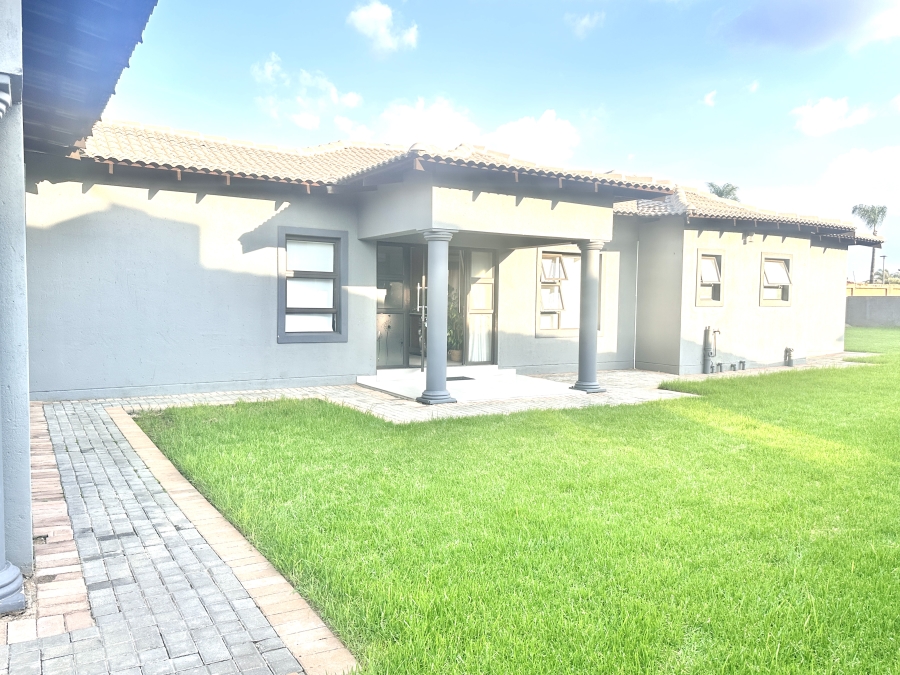 To Let 4 Bedroom Property for Rent in Savannah Country Estate Gauteng