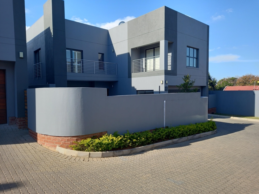 3 Bedroom Property for Sale in Bryanston Gauteng