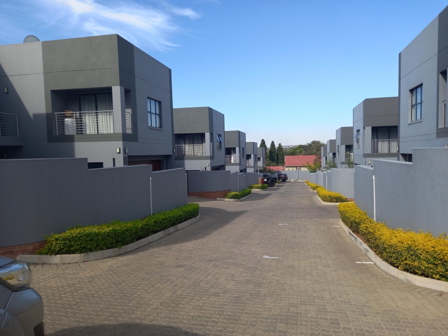 3 Bedroom Property for Sale in Bryanston Gauteng