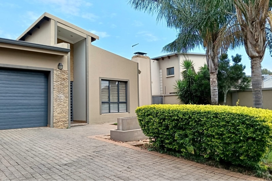 3 Bedroom Property for Sale in Raslouw Manor Gauteng