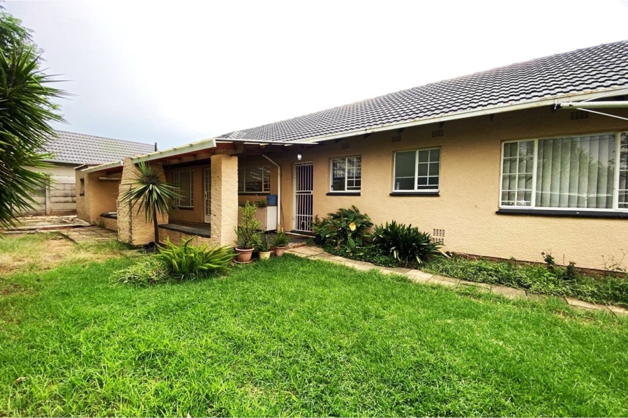 4 Bedroom Property for Sale in Van Riebeeck Park Gauteng