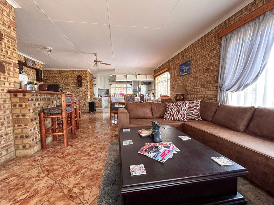 3 Bedroom Property for Sale in Vaaloewer Gauteng