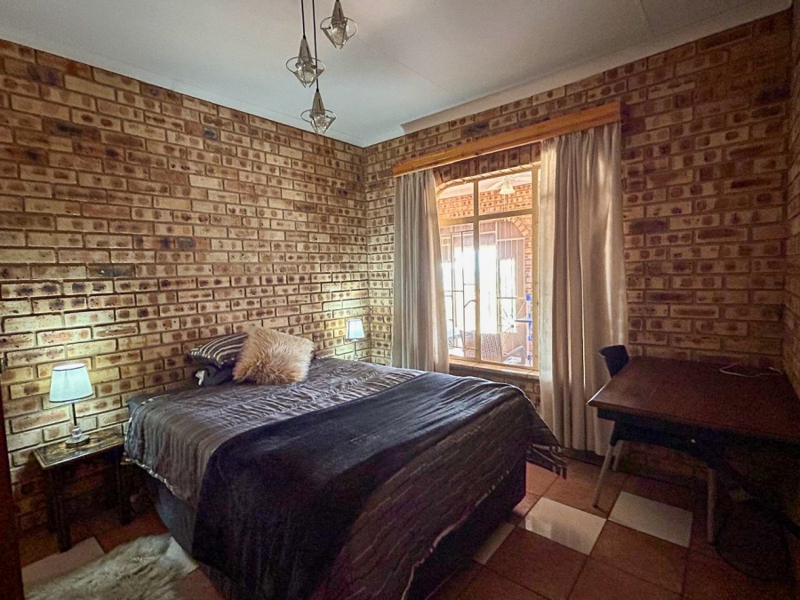 3 Bedroom Property for Sale in Vaaloewer Gauteng