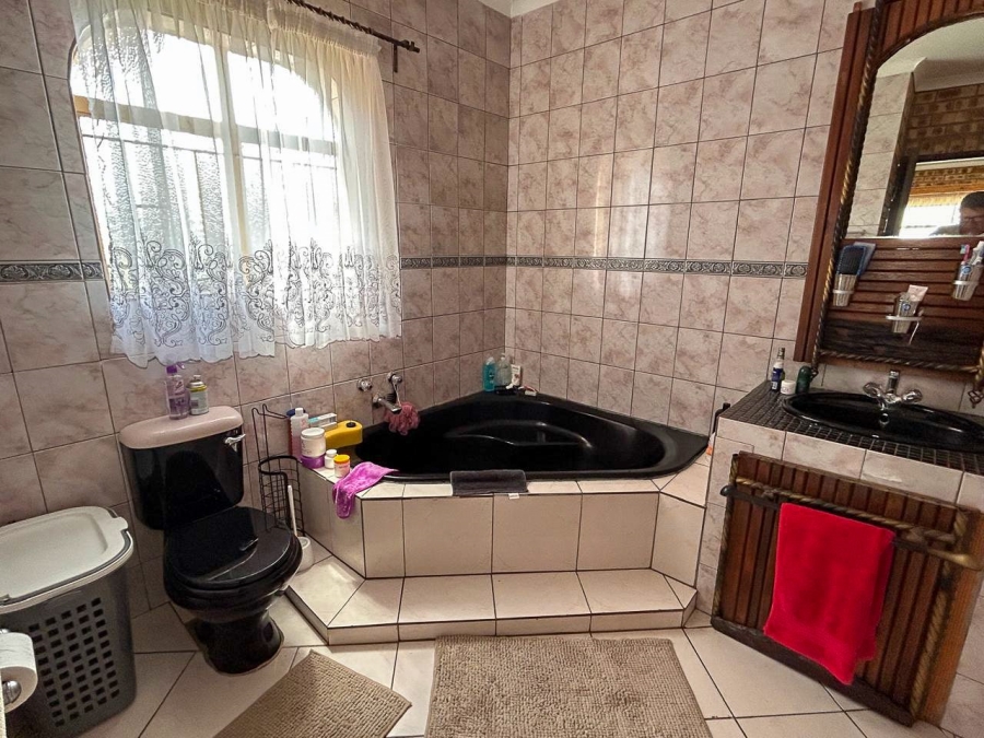 3 Bedroom Property for Sale in Vaaloewer Gauteng