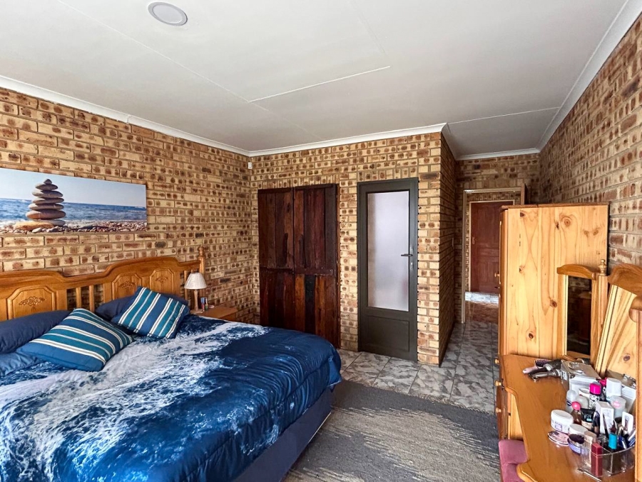 3 Bedroom Property for Sale in Vaaloewer Gauteng