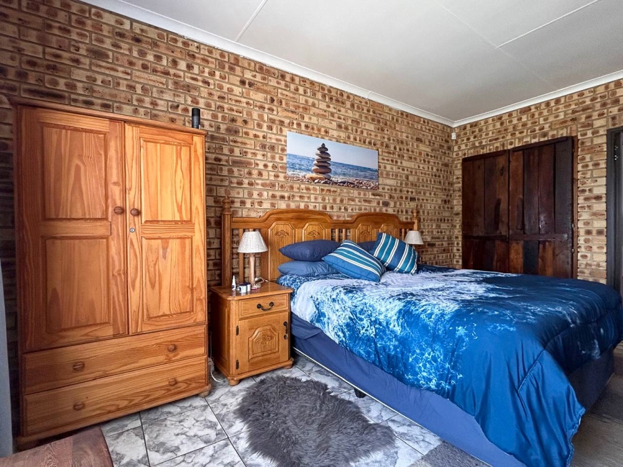3 Bedroom Property for Sale in Vaaloewer Gauteng