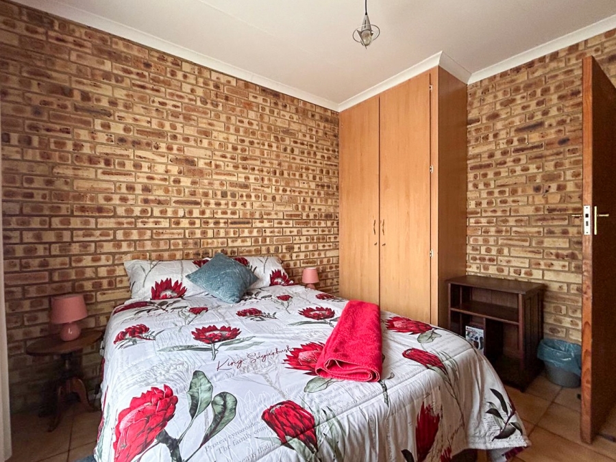 3 Bedroom Property for Sale in Vaaloewer Gauteng