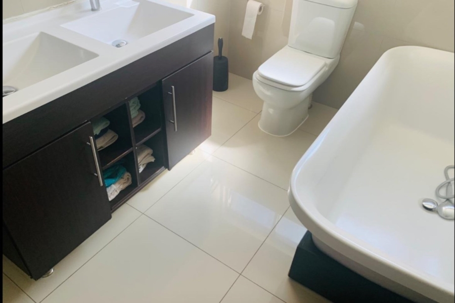 4 Bedroom Property for Sale in Noordwyk Gauteng