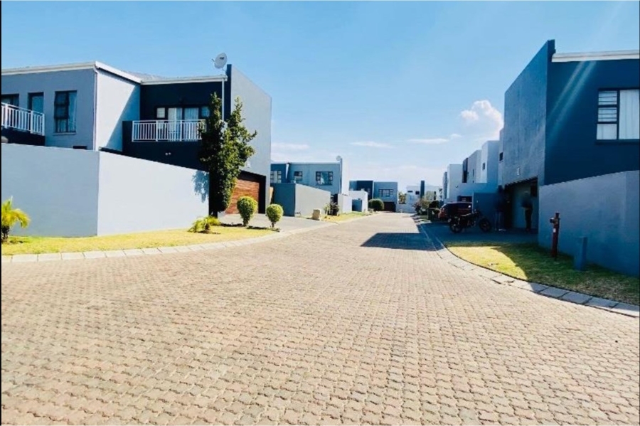 4 Bedroom Property for Sale in Noordwyk Gauteng