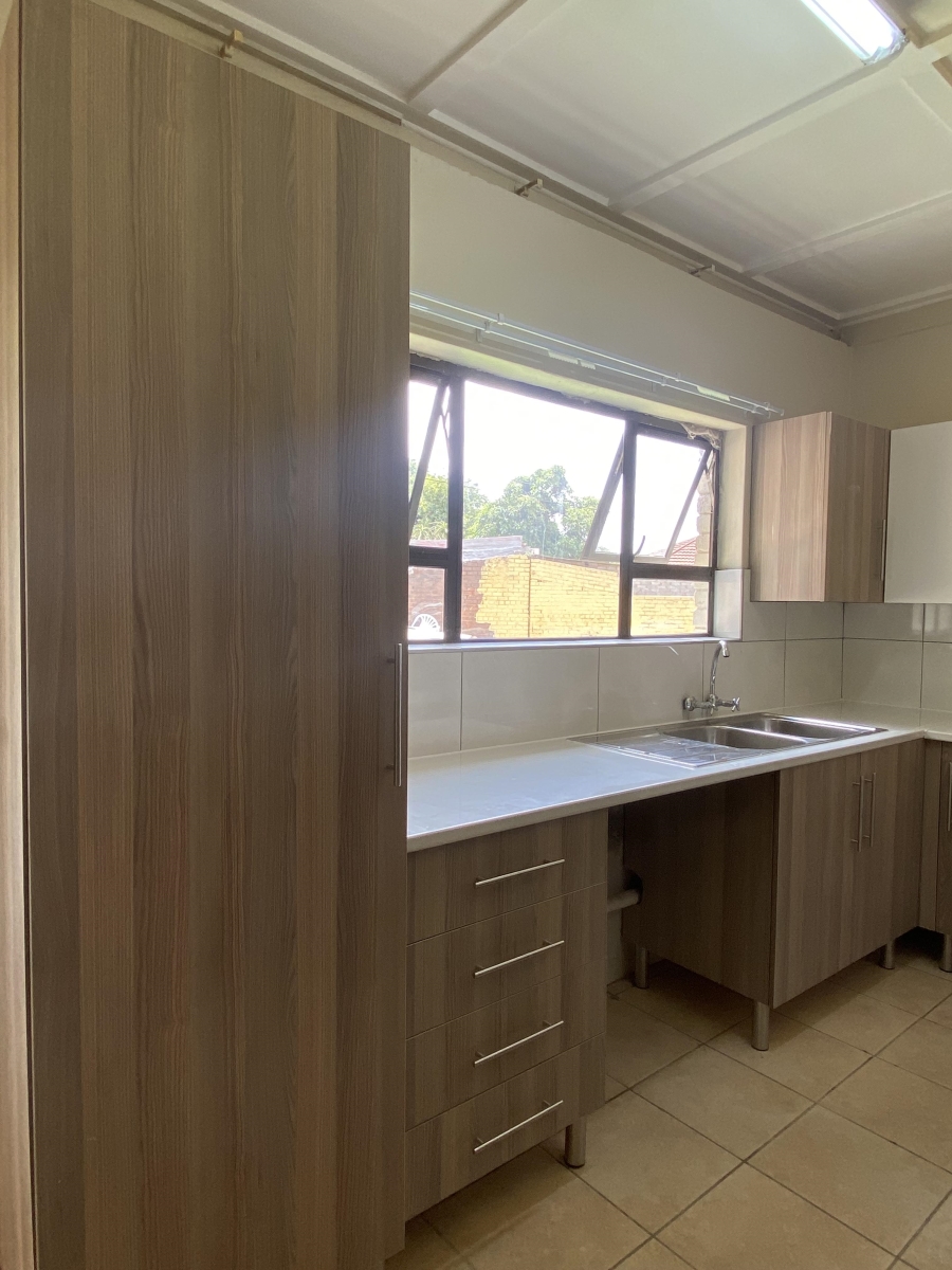 6 Bedroom Property for Sale in Kensington Gauteng