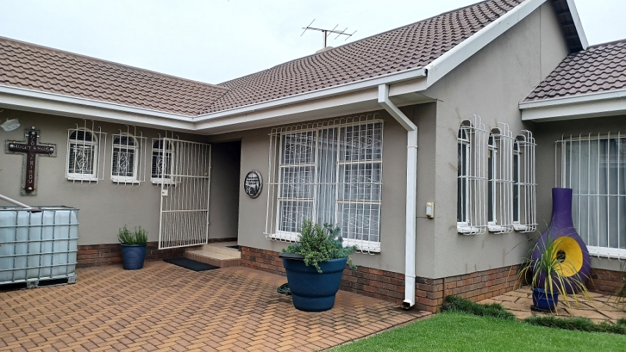 3 Bedroom Property for Sale in Vanderbijlpark SE 2 Gauteng