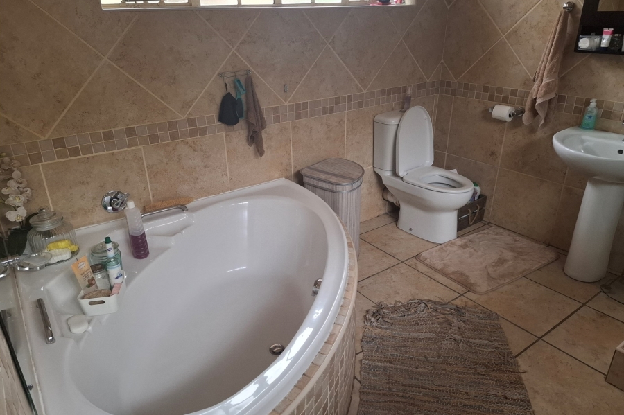 3 Bedroom Property for Sale in Vanderbijlpark SE 6 Gauteng