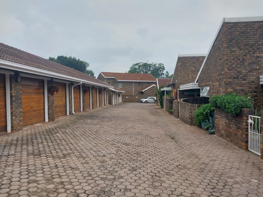 1 Bedroom Property for Sale in Linden Gauteng