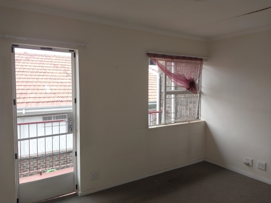 1 Bedroom Property for Sale in Linden Gauteng