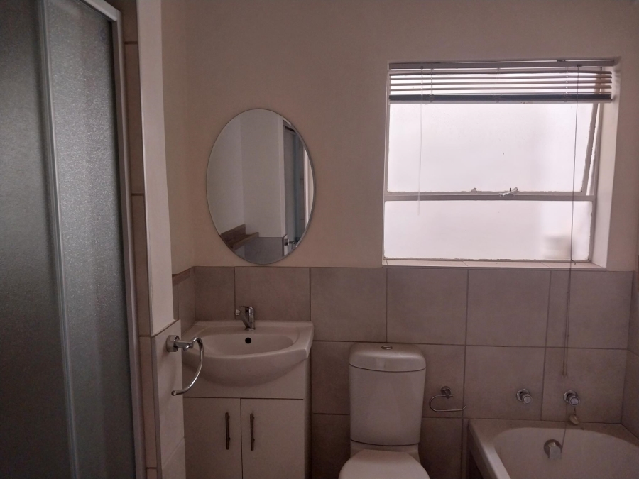 1 Bedroom Property for Sale in Linden Gauteng