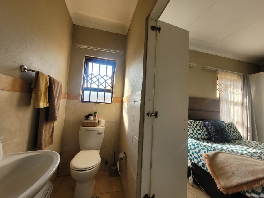 2 Bedroom Property for Sale in Groblerpark Gauteng