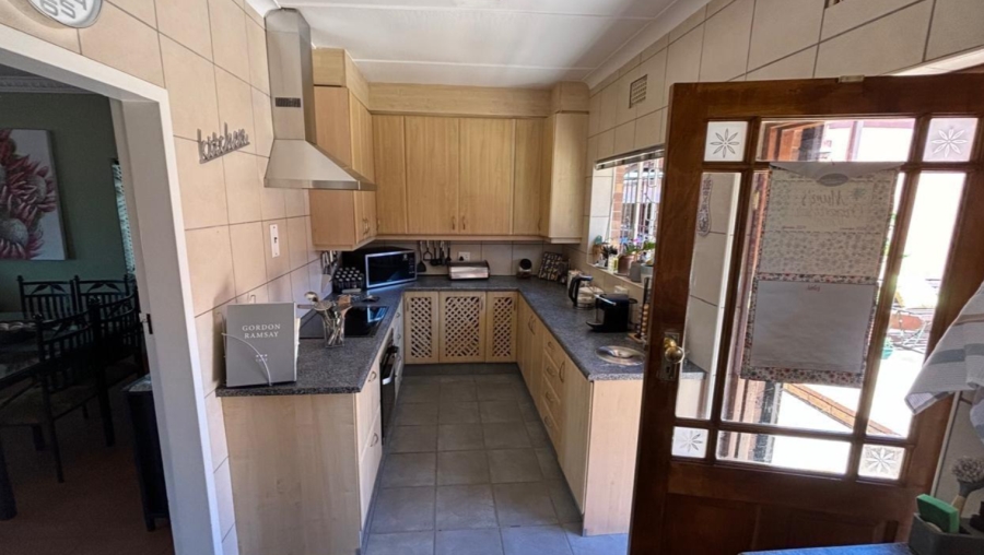 3 Bedroom Property for Sale in Linmeyer Gauteng