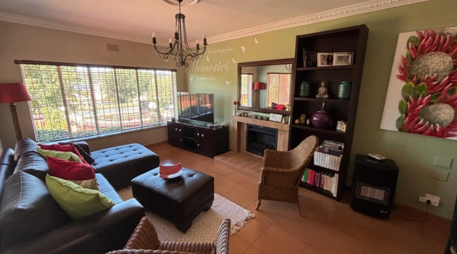 3 Bedroom Property for Sale in Linmeyer Gauteng