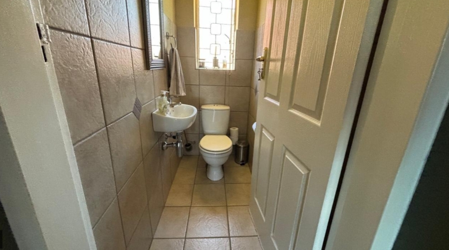 3 Bedroom Property for Sale in Linmeyer Gauteng