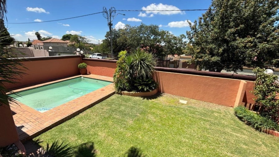 3 Bedroom Property for Sale in Linmeyer Gauteng